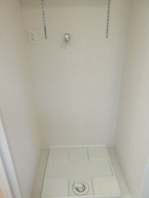 洗面・脱衣所：室内洗濯機置場には洗濯パンが付いています。