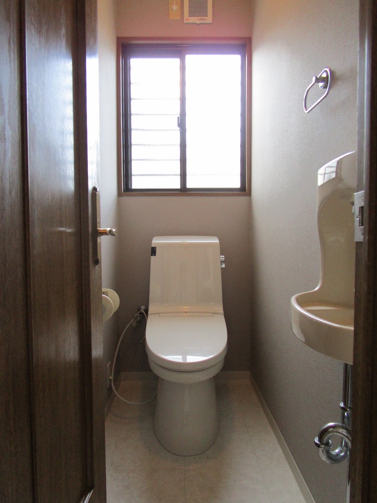 宮崎市学園木花台　中古住宅　１階トイレ（温水洗浄便座）