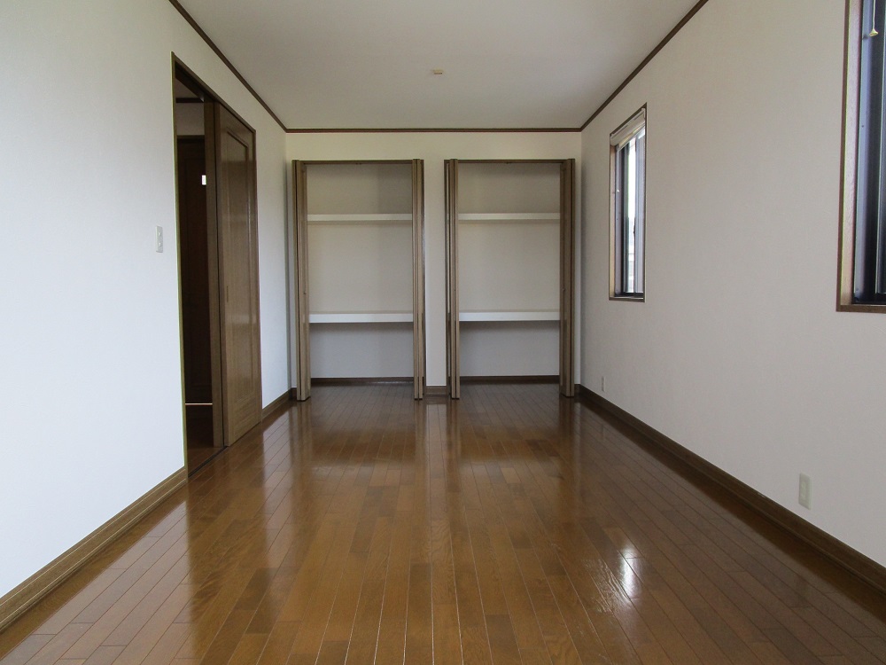 宮崎市学園木花台　中古住宅　２階（北側洋室 約１２帖）